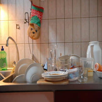 FNV start op 1 mei een petitie tegen schrappen huishoudelijke hulp (Wmo)